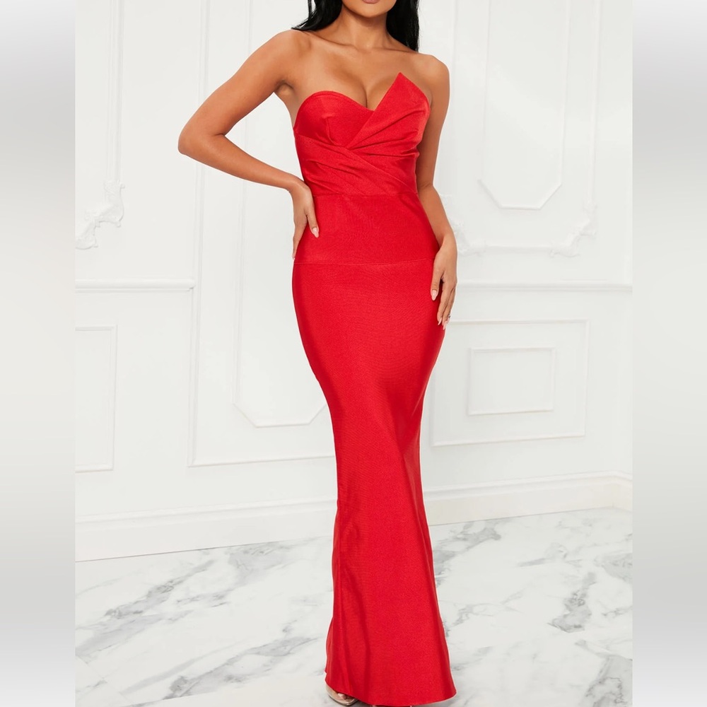NWT Strapless Red Bandage Gown